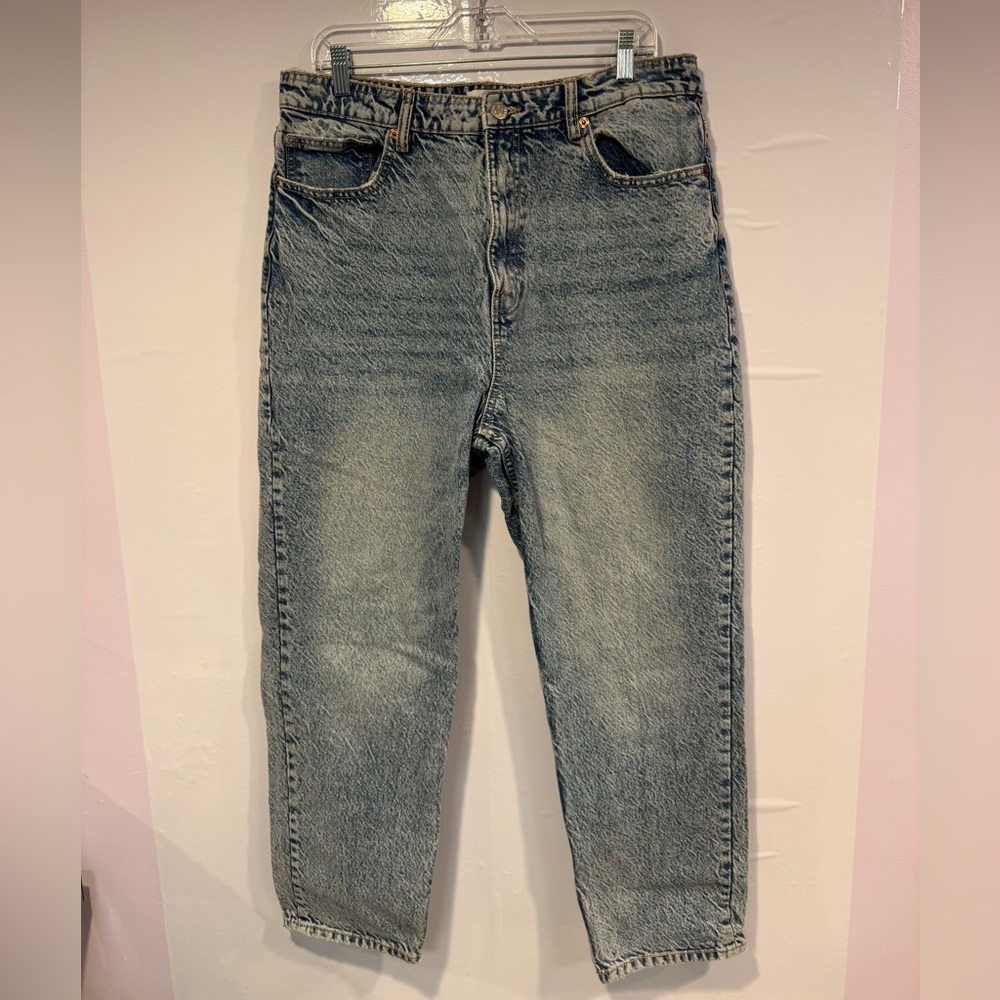 Zara Light‎ Medium Wash Straight Blue Jeans